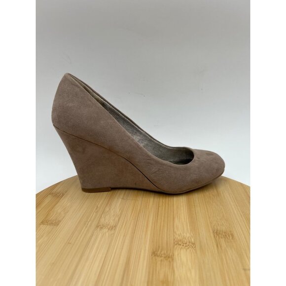 Fergalicious Women's Size 8M Taupe Suede Wedge Pumps Classic Round Toe Heels - Picture 1 of 16